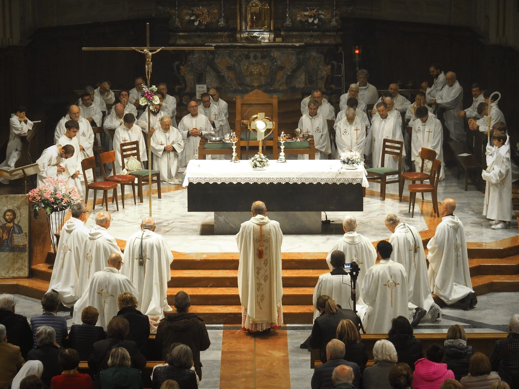 Costume da uomo cardinale religioso prete papa vicario cattoliche