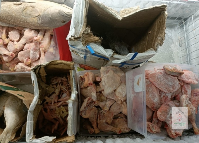 Controlli in centro a Como: sequestrati 100 chili di alimenti non idonei