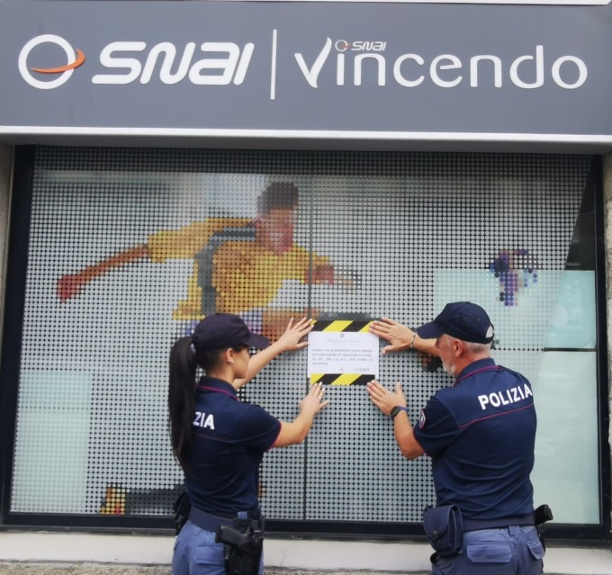 Violazioni, illeciti e pregiudicati: chiusa la sala scommesse Snai di Como
