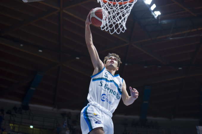 Pallacanestro Cantù, esordio da sogno per il classe ’05 Clerici: “È il sogno di ogni ragazzo che gioca a basket”