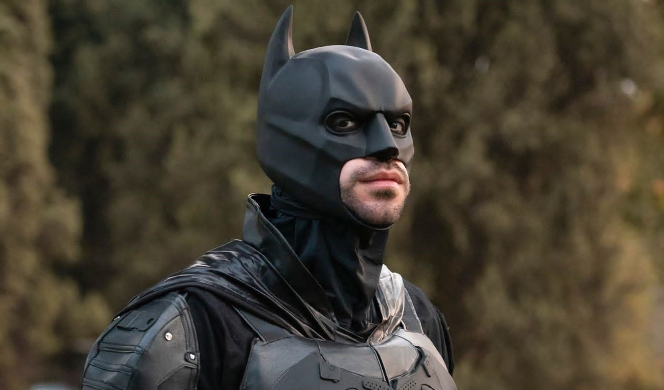 Figinese diventa Batman per i bambini malati