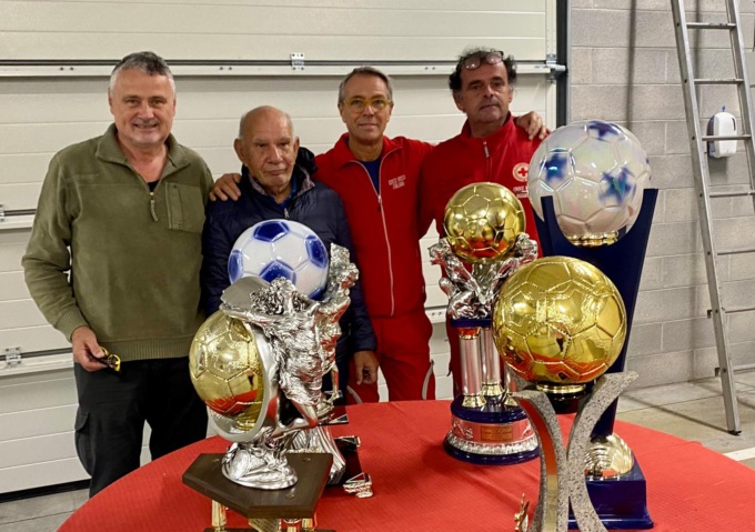 In mostra i trofei di Beppe Bergomi per aiutare la Croce rossa