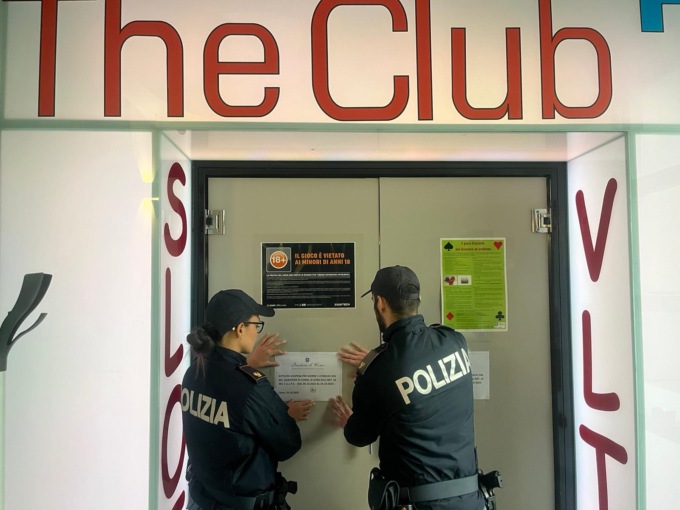 Sala giochi chiusa da più di un anno: la Polizia ritira la licenza