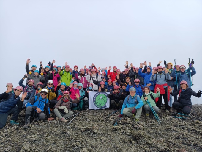 Gli Amici della Montagna di Novedrate in vetta sui crateri dell’Etna