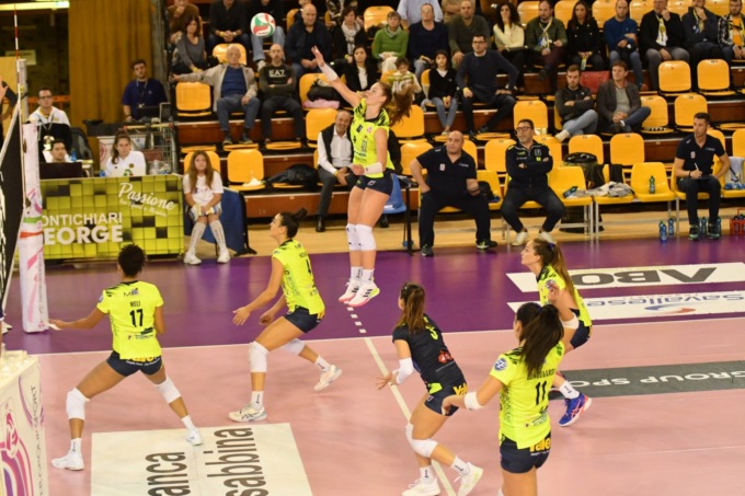 Albese Volley: Tecnoteam bella a metà, prima domina poi perde a Montichiari 3-2