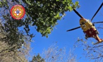 Malore all'Alpe del Vicerè: si alza l'elicottero, 83enne soccorso d'urgenza