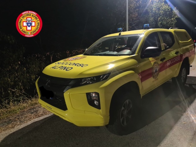 Cade mentre scende dal Cornizzolo: 81enne bloccato in una zona impervia