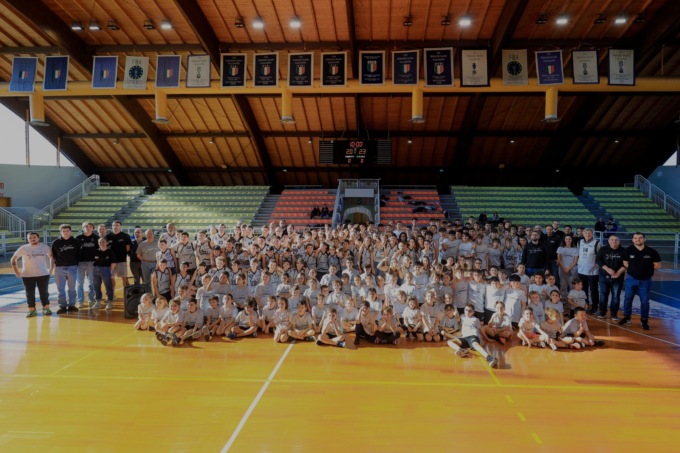 Pol Comense: che successo la Festa di Natale nerostellata giocata d’anticipo con ospite gradito Pierlo Marzorati