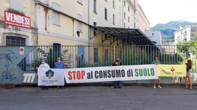Cementificazione a Erba, Circolo Alpi: “Bene il recupero aree dismesse, ma serve subito lo stop al consumo di suolo”