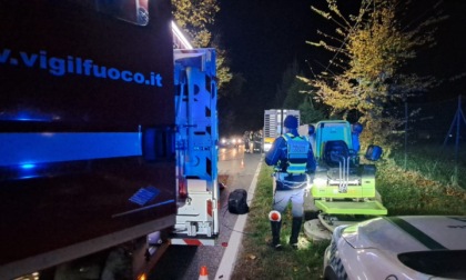 Incidente in via per Alzate: urta il trattore che finisce fuori strada