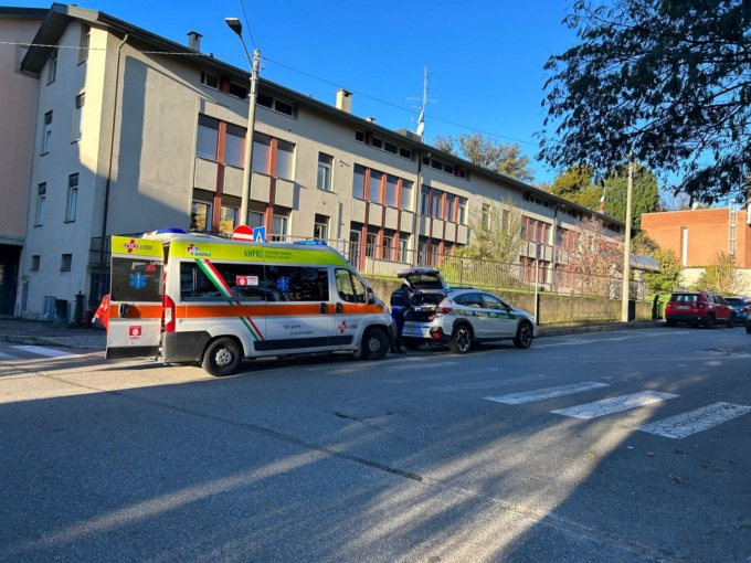 Incidente tra auto e moto: ferito un ragazzo di 29 anni