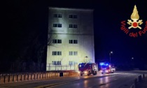 Incendio in via Achille Grandi: clochard portato in ospedale