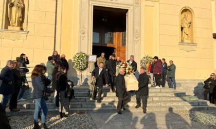 Alzate piange Manuela, morta a 53 anni: i funerali oggi in chiesa parrocchiale