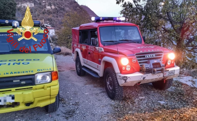 Gli crolla il sentiero sotto i piedi: turista torinese in ospedale