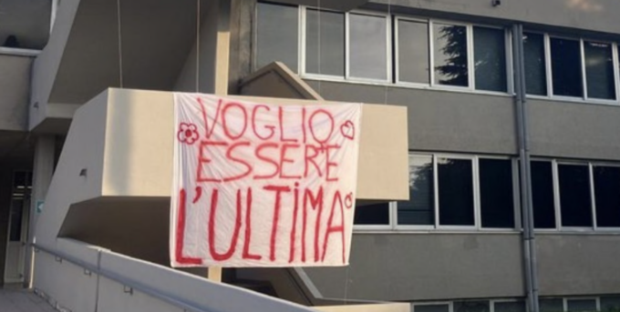 Blitz di notte al Terragni di Olgiate: “Che sia l’ultima donna vittima della violenza”