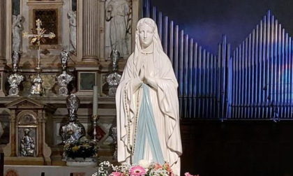 Como: La statua della Madonna di Lourdes in pellegrinaggio in alcune città  della Lombardia - Prima Como