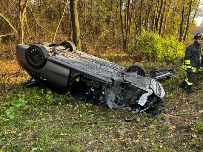 Auto ribaltata lungo la Lomazzo-Bizzarone, chiusa una corsia della provinciale VIDEO