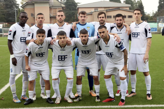 Ladri nello spogliatoio del Mariano: derubati calciatori e arbitro