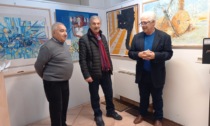 Una mostra per Vittorio, artista 86enne di Cucciago con più di 800 quadri
