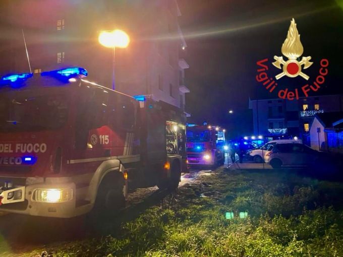 Incendio in casa, anziana portata in ospedale