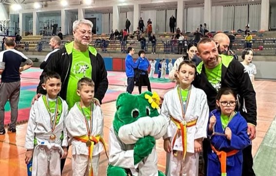 La Judo Samurai di Fino Mornasco sbanca il Meeting Midori di Brescia conquistando 14 medaglie