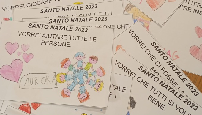 A Carugo l’albero di Natale che “esaudisce” i desideri di bambini