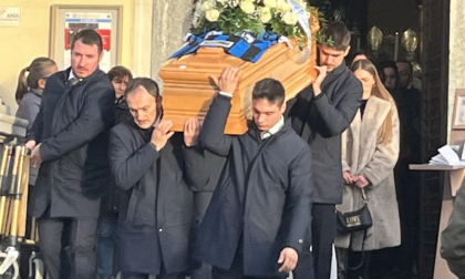 Addio Simone: folla ai funerali del giovane morto nell'incidente a Eupilio