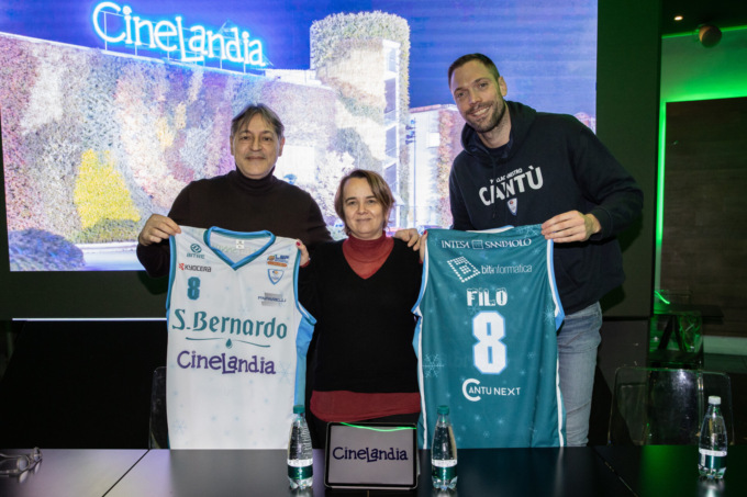 La Pallacanestro Cantù cambia nome per Natale e presenta le nuove maglie