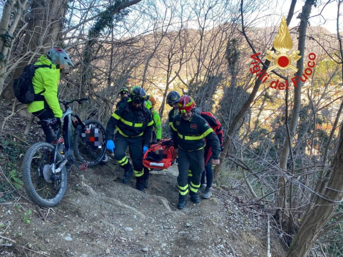 Cade durante il downhill e si ferisce seriamente