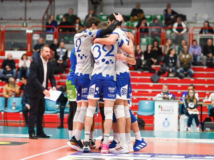Il Pool Libertas Cantù lotta ma non basta nel derby con Brescia: finisce 3 set a 2 per la Consoli Sferc
