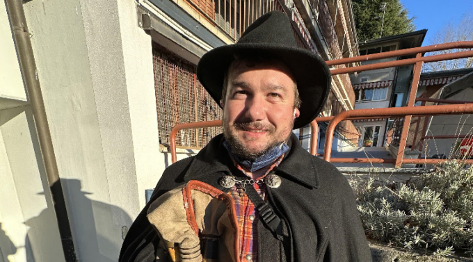 Francesco De Carli, lo zampognaro che regala emozioni in Casa anziani