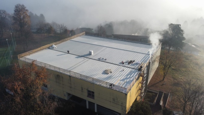 Il palazzetto dello sport di Fino Mornasco ha un nuovo tetto dopo 40 anni d’attesa