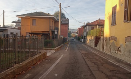Via Torre a Cantù è pericolosa: arriva un marciapiede