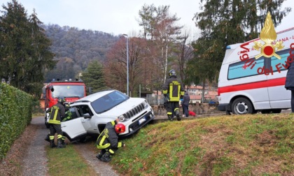 Montorfano, si sente male in auto e finisce fuori strada