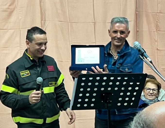 Targa all’ex capo distaccamento dei Vigili del fuoco di Erba