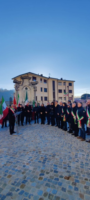 Inaugurata la piazza e svelata la stele dedicata a Puecher