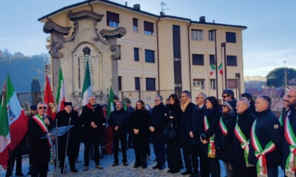 Inaugurata la piazza e svelata la stele dedicata a Puecher