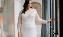 Curvy e radiosa: come scegliere l'abito da sposa ideale