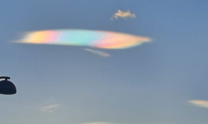 Nuvole arcobaleno, lo strano fenomeno avvistato nei cieli comaschi