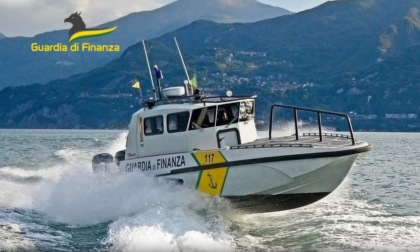 Controlli della Guardia di Finanza sul lago: sospese due licenze per trasporto persone