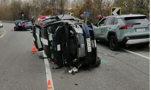 Causò due incidenti in meno di un chilometro: identificato dalla Polizia locale un 38enne svizzero