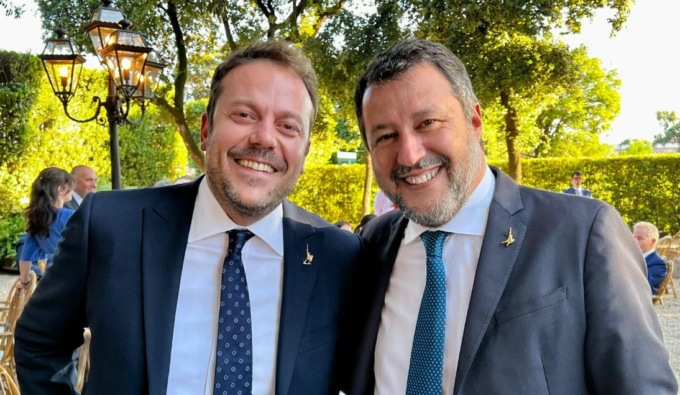 Matteo Salvini inaugura la sede della Lega