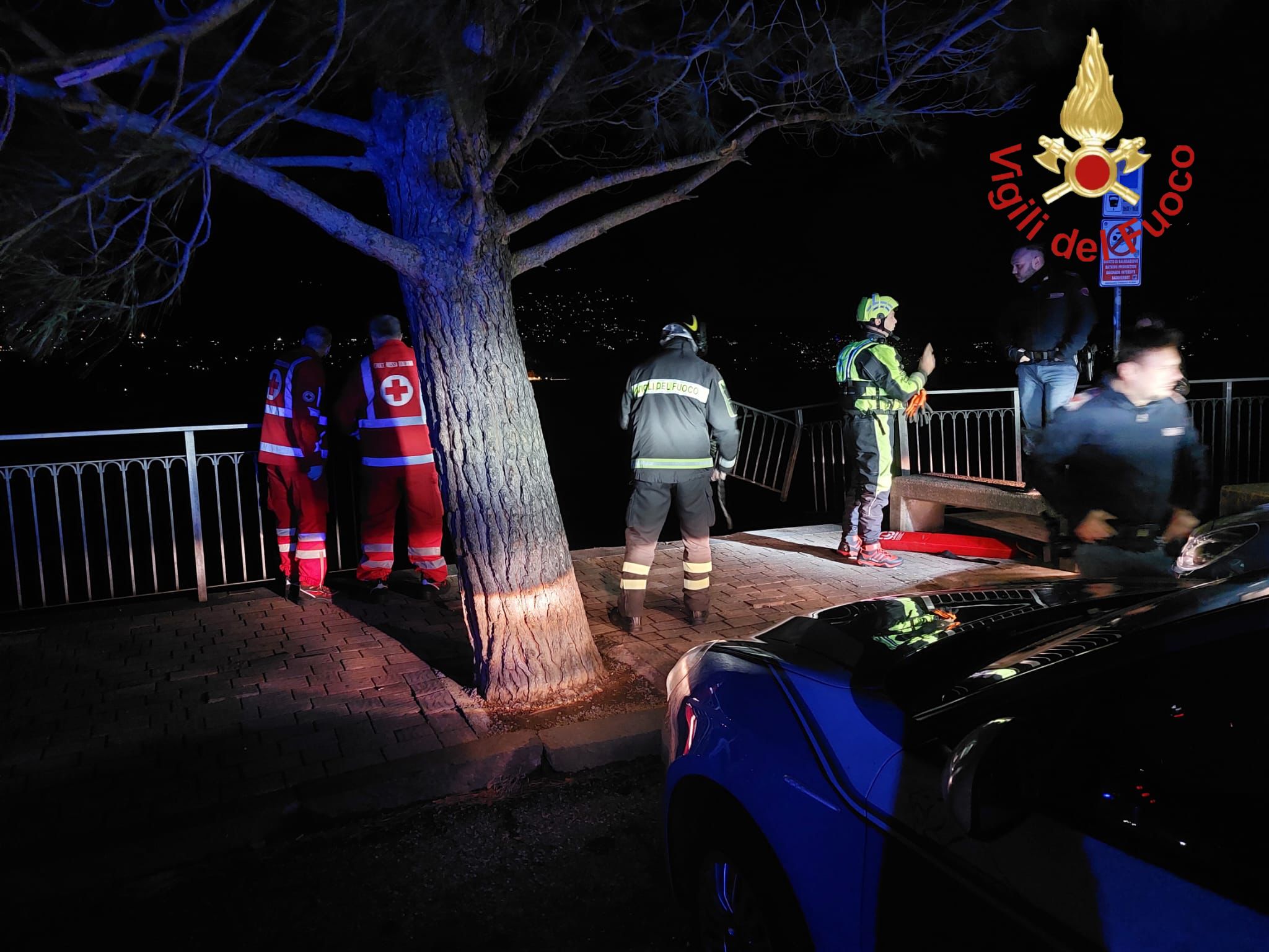 Como auto nel lago pompieri vigili del fuoco due morti