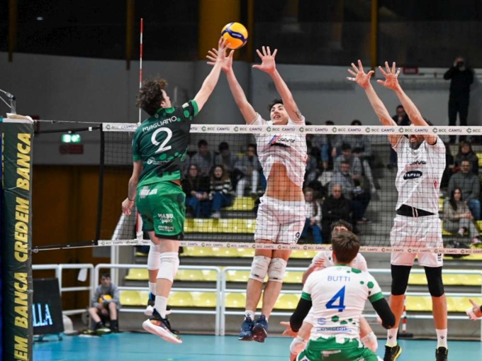 Non parte bene il Pool Libertas Cantù: al PalaFrancescucci è 3 a 0 per Ravenna