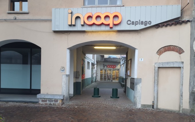 Il paese si schiera col sindaco e con 800 firme dice “No” alla chiusura della Coop
