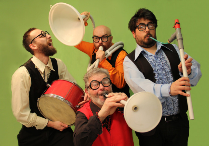 “Popbins”, concerto surreale al Sociale