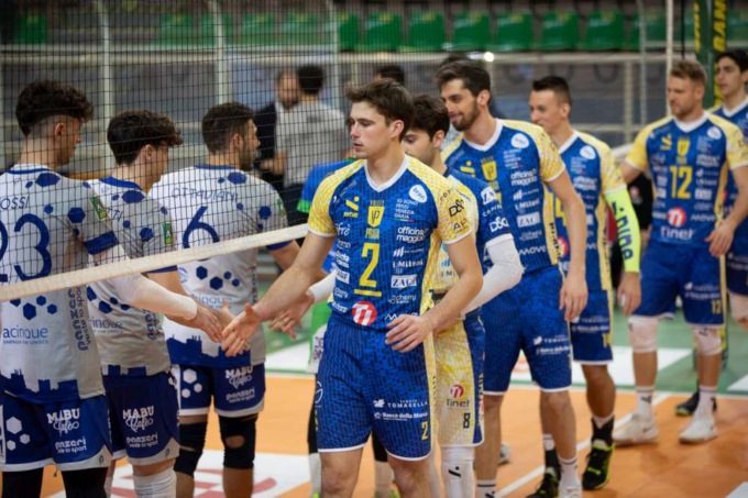 Pool Libertas Cantù generoso, ma vince Pordenone