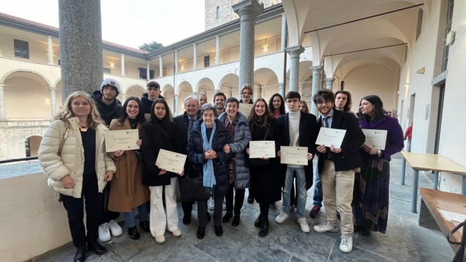 Insubria: consegnate le borse di studio Silvia Luglio, 16 gli studenti premiati