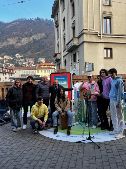 A Como Lago il totem Openstage per la musica dal vivo