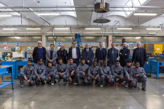 Basi di meccanica e saldatura: al via il corso con l’obiettivo d’integrazione per i giovani migranti
